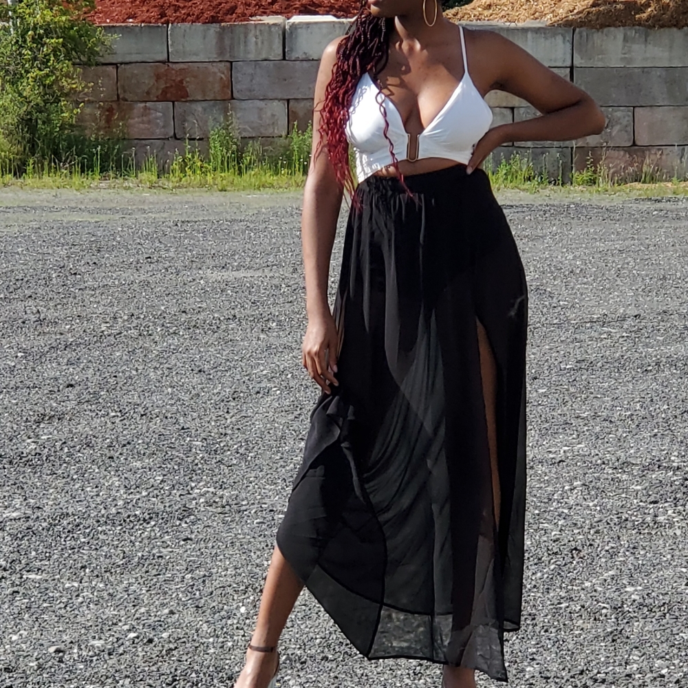 Black & Ivory Chiffon dress - Picture 3 of 5